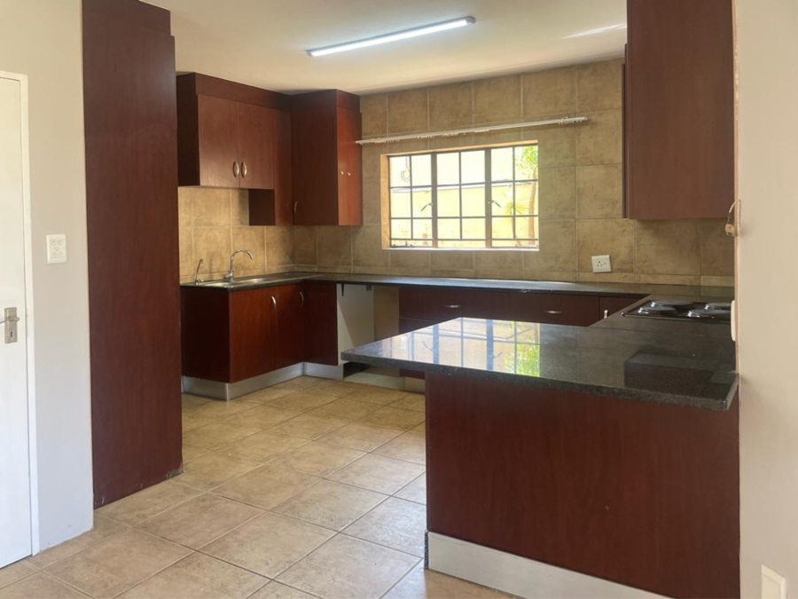 To Let 3 Bedroom Property for Rent in Melodie North West